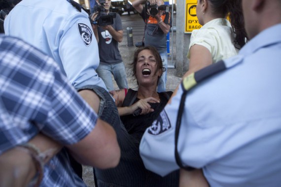 Pro-Palestinian "flytilla" demonstrator arrested in Israel