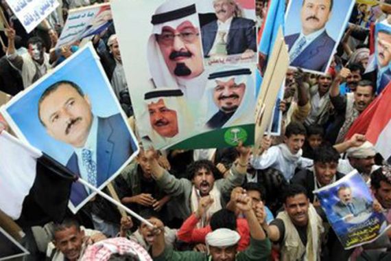 protestors supporting Saleh