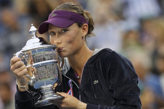 Samantha Stosur US open tennis win trophy kiss