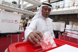 Bahraini man votes