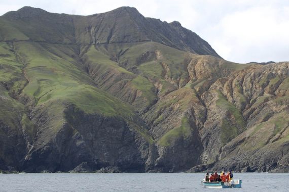 Chilean archipelago with fisherman looking for bodies