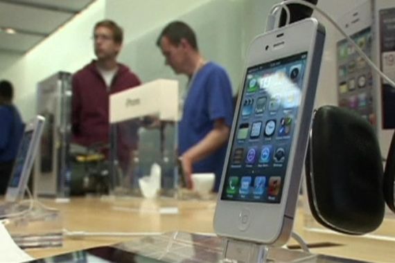 Smartphone wars show no sign of slowing