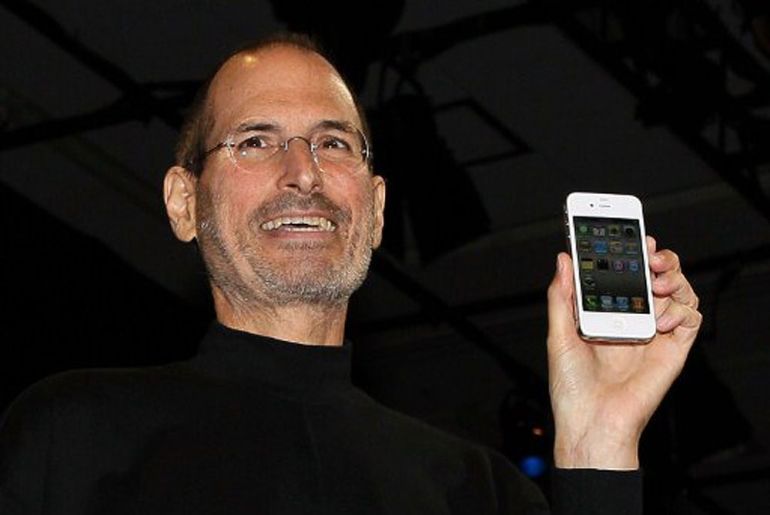 Steve Jobs passes away