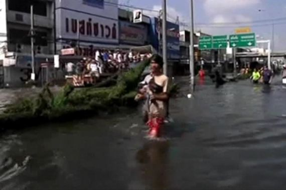 Are wealthy areas leaving Bangkok suburbs water-logged?