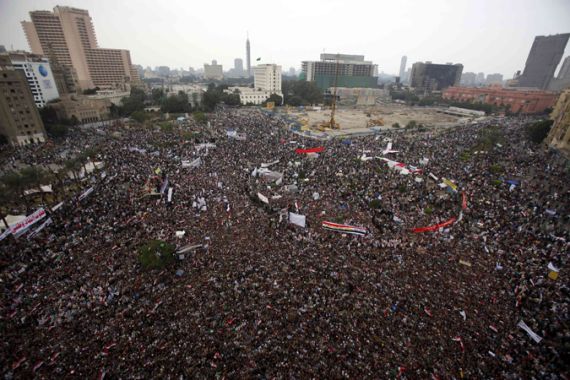 Tens of thousands rally against military in Tahrir Square