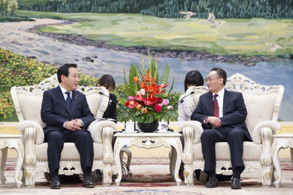 Japan''s Prime Minister Yoshihiko Noda (L) attends a meeting with China''s National People''s Congress Chairman Wu Bangguo