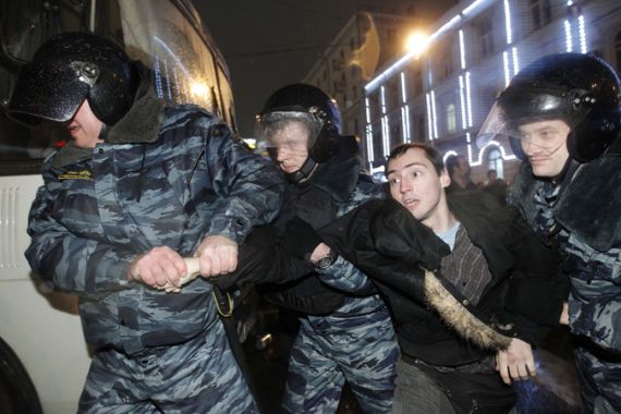 Russian police detain a participant during an opposition protest in central Moscow December 5, 2011. Several thousand people protested in central Moscow on Monday against what they said was a fraudulent parliamentary election, shouting "Revolution!" and calling for an end to Prime Minister Vladimir Putin''s rule. REUTERS