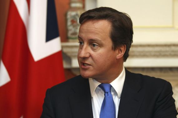 Cameron threatens EU treaty veto