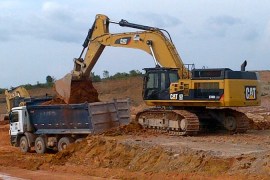 Brazil dump trucks build big friggin'' dam [Maria Elena Romero/Al Jazeera]