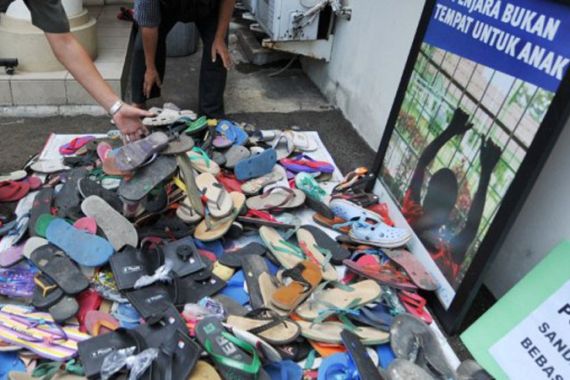 indonesia flip flop protest