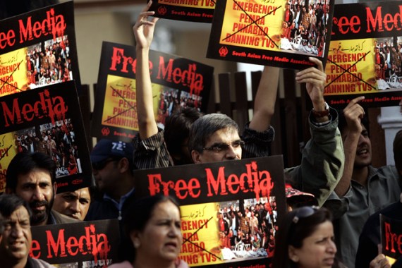 Pakistani journalists protest for free media