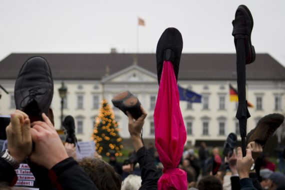 Shoe protest against German president