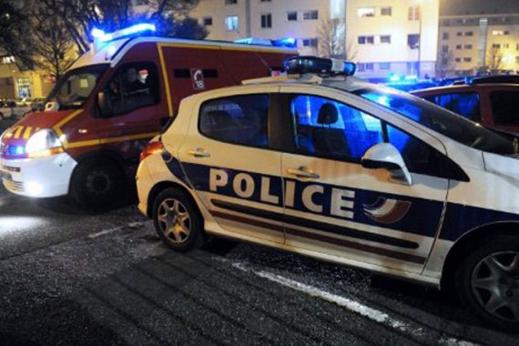 Bat-wielding man attacks mosque in France