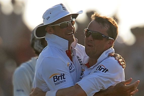 Graeme Swann (R) is congratulated by his captain Andrew Strauss