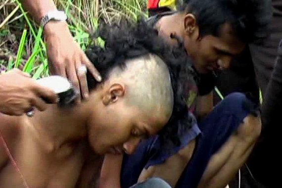 Indonesia Teens punks defy "injustice"