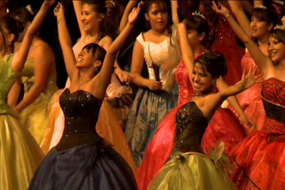 Mass Quinceñer fiesta for Mexico City''s young women