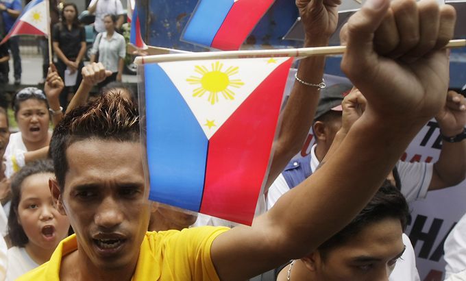Filipinos protest against China