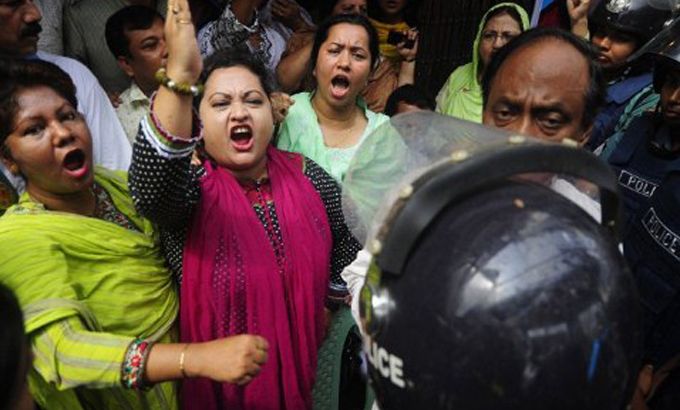 Bangladesh general strike marred by explosions