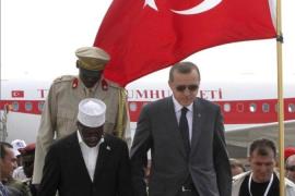 Turkey''s PM Erdogan and Somalia''s President Ahmed walk from the podium after their national anthems were played in Mogadishu