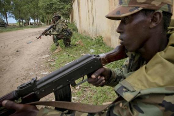 SNA and AMISOM soldiers hold defensive positions in the town of Afgoye