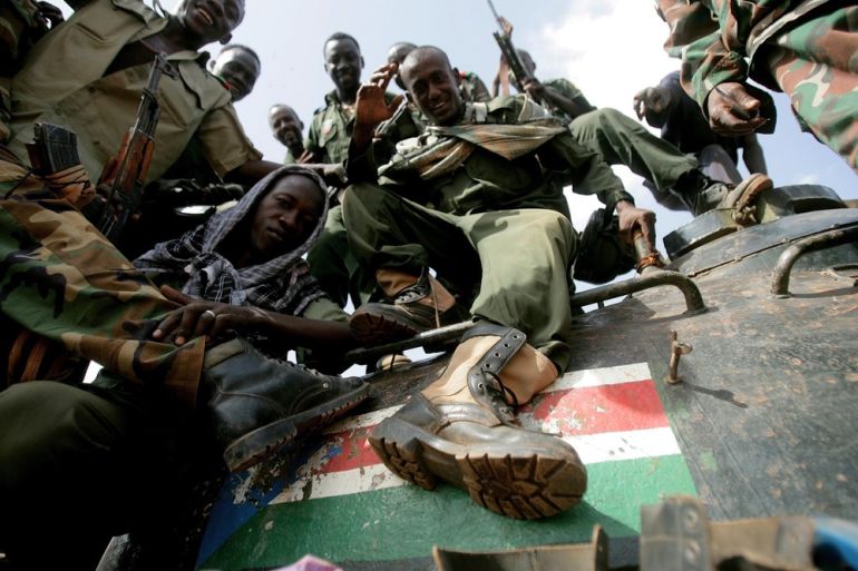 Sudanese soldiers step on the South Suda