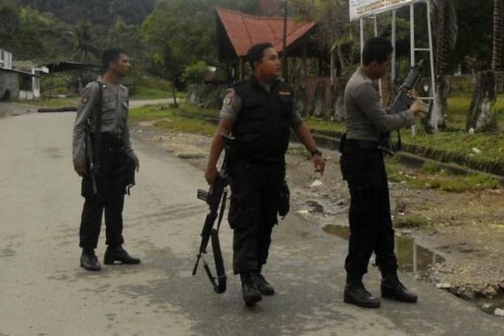 Police patrol a street of Waena, Jayapura of the Indonesia''s Papua province