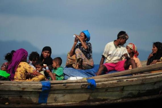 Rohingya Muslims fleeing sectarian viole