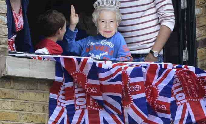 Britain''s Queen Elizabeth mask