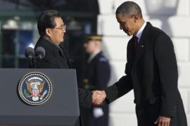 US President Barack Obama shakes hands w