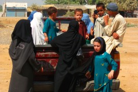Afghans in Pakistan renewing PoR card