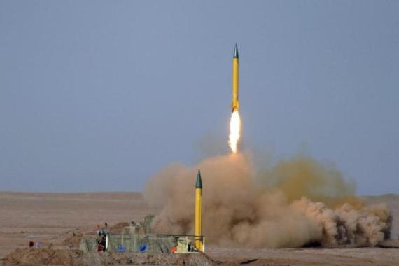 Iran makes missiles tests in military manoeuvre