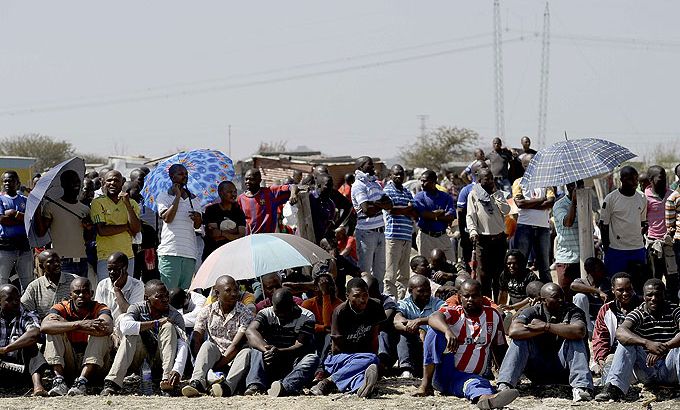 Lonmin - August 21 - gov urges mine to lax deadline and mine operator agrees