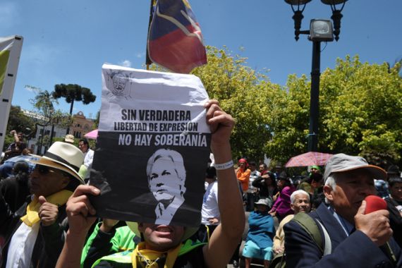 Ecuador rallies for Assange