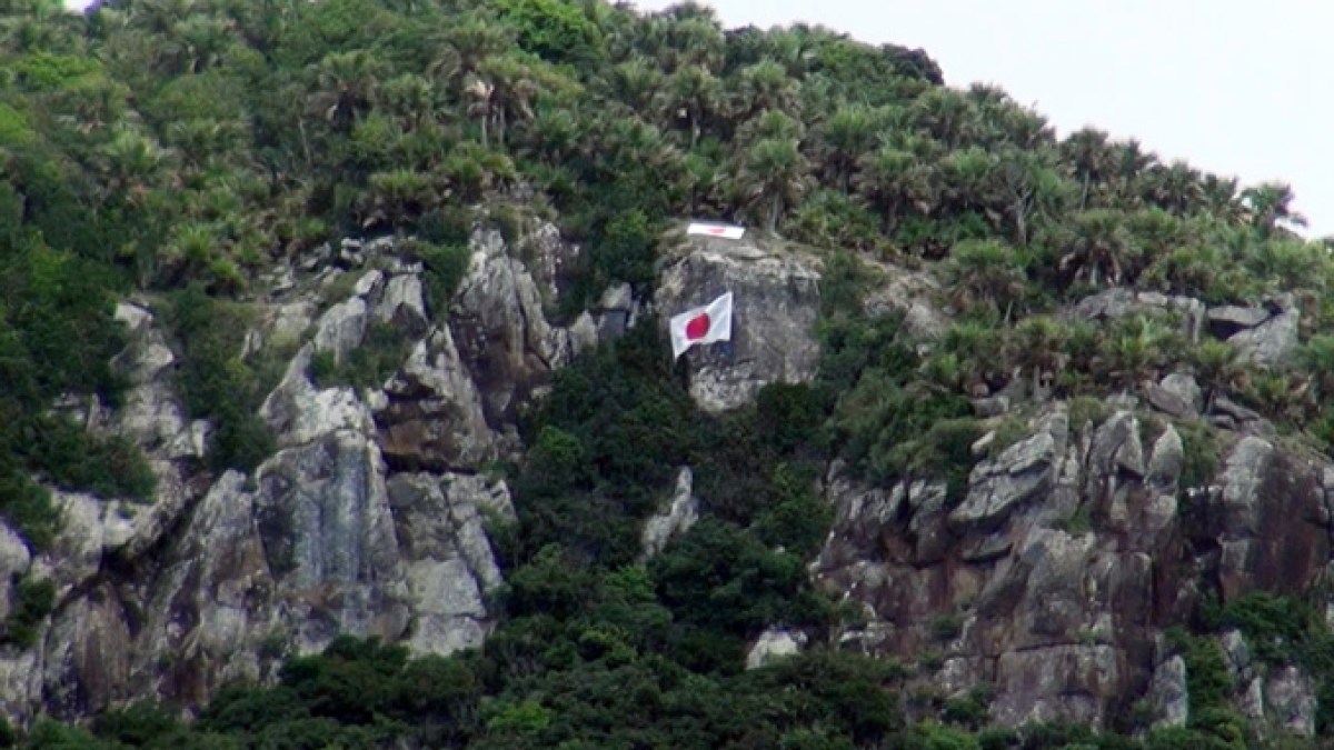日本は中国に対し、係争中の島々付近のブイを撤去するよう求める。 政治ニュース