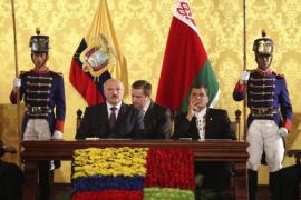 Ecuador''s President Correa joined by Belarus'' President Lukashenko attend a news conference at Carondelet Palace in Quito