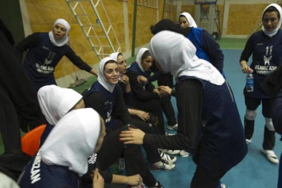 Members of the Islamic Azad University''s women volleyball team talk during a technical time out in the second leg of Iran''s women''s volleyball premier league in Tehran