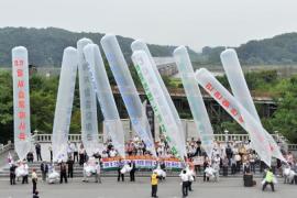 South Korean activists launch balloons c
