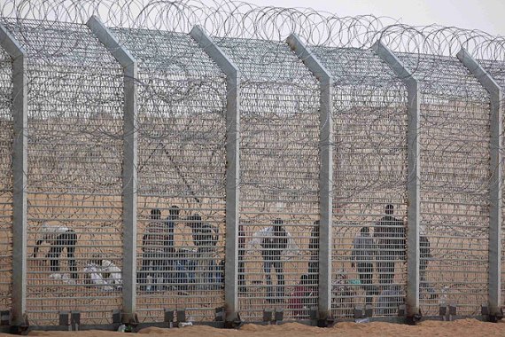 Israel ends stanoff with migrants