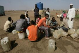 Eritrean refugees wait for a water tanke