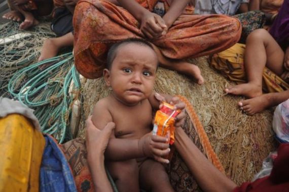 A Rohingya Muslim toddler, fleeing secta