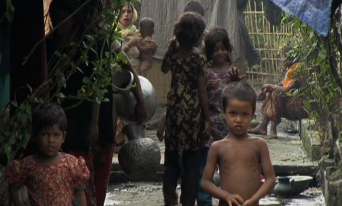 Myanmar refugees flee to Bangladesh