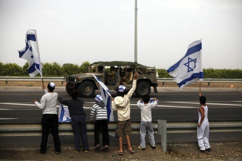 Israeli Tanks Gather on Gaza Border as Air Strikes Intensify