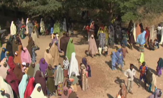 Thousands flee as Nigeria battles Boko Haram