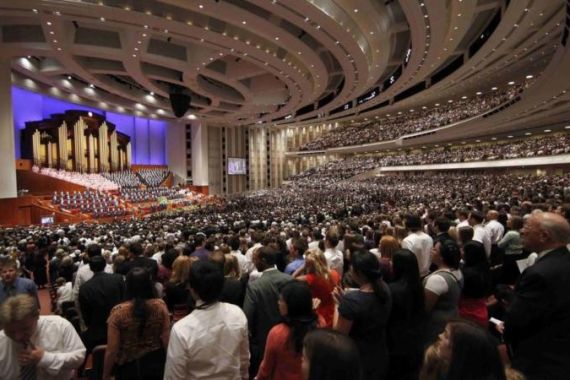 Thousand of faithful Mormons sing a song during the fourth session of the 181st Semiannual General Conference of the Church of Jesus Christ of Latter-day Saints in Salt Lake City
