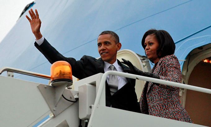 Obamas get on air force one