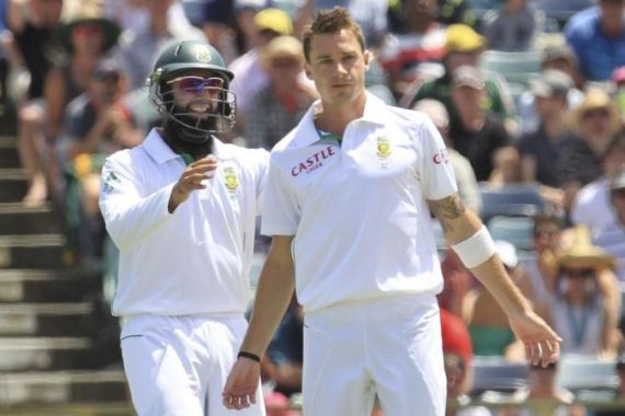 South Africa''s Hashim Amla (R) congratulates team mate Dale Steyn after dismissing Australia''s Nathan Lyon at the WACA during the first day''s play of the third cricket test match in Perth