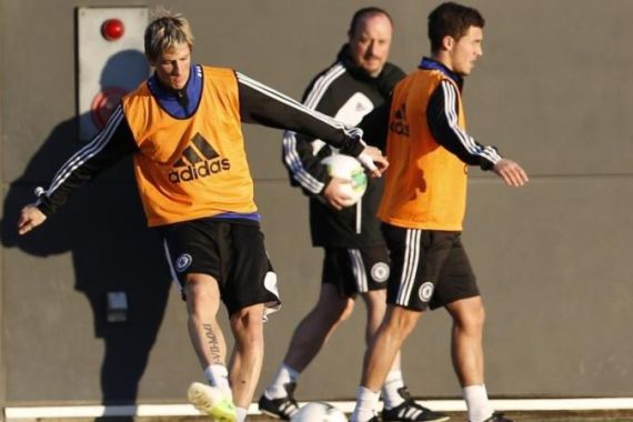 Chelsea''s Torres kicks the ball as Chelsea interim coach Benitez looks on during a training session for the Club World Cup soccer tournament in Yokohama