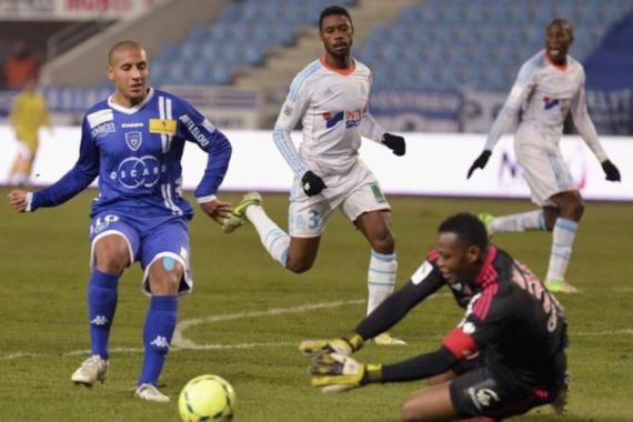 Khazri of Bastia fights for the ball with Olympique Marseille''s Nkoulou and Mandada during their French Ligue 1 soccer match at Stade Armand-Cesari in Furiani