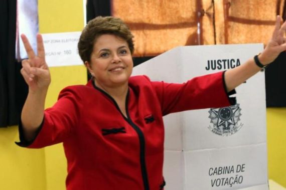 Dilma Rousseff (C), presidential candida