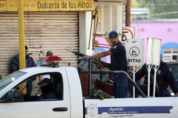 Mexican drug war kills more than a dozen